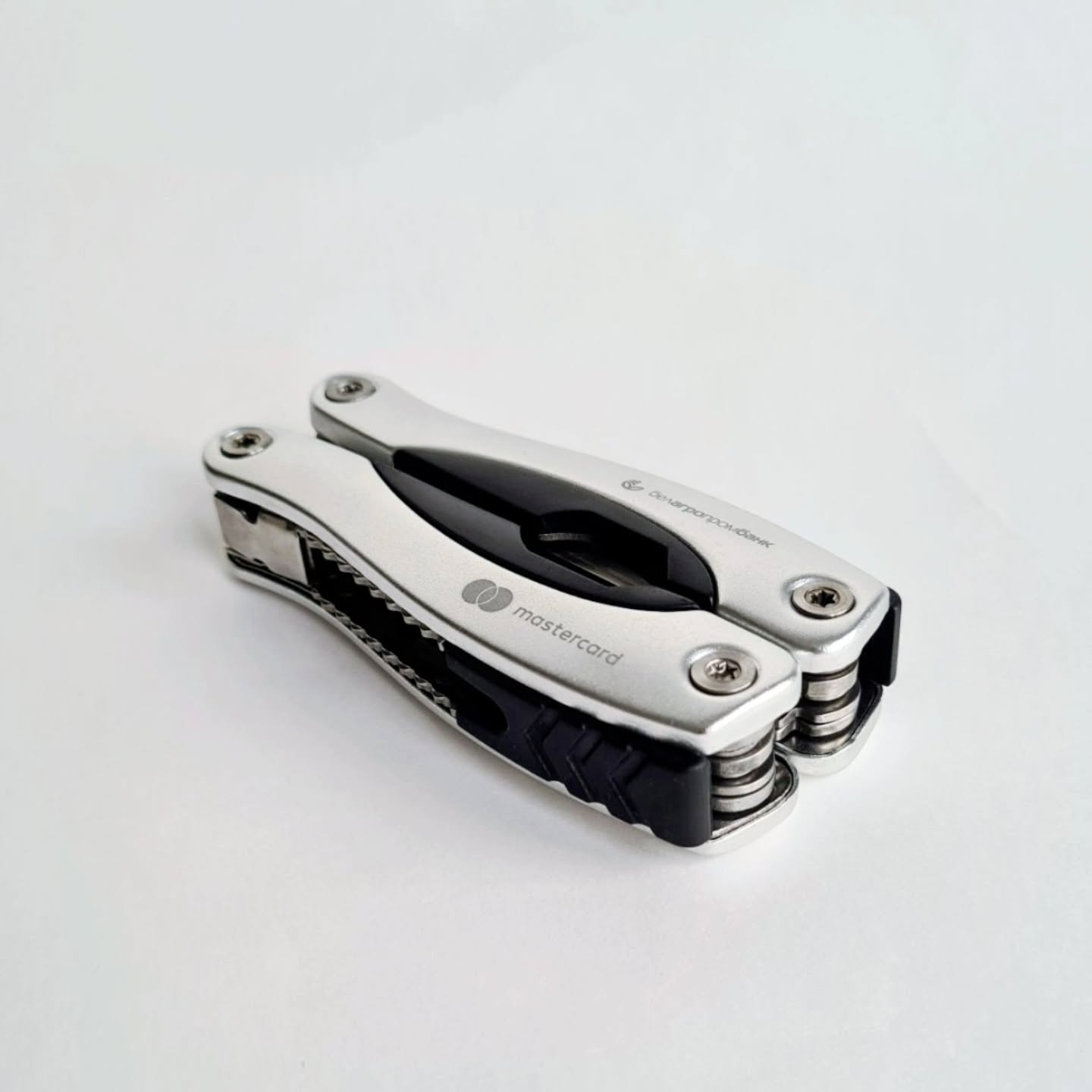 Multitool z grawerem